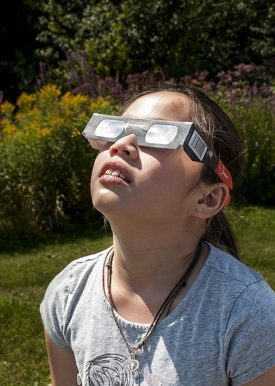 eclipse, kids, eye protection, eclipse glasses, one person HD wallpaper