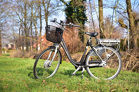 gray and black bike parked near trees, ebike, e-bike, drive HD wallpaper