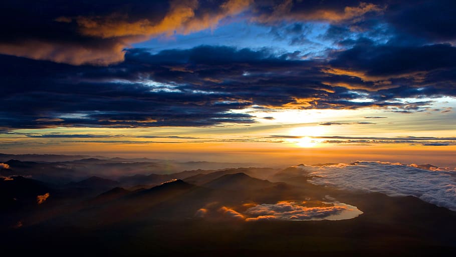 aerial photo of mountain under blue and white cloudy sky during daytime, Sunrise over the horizon HD wallpaper