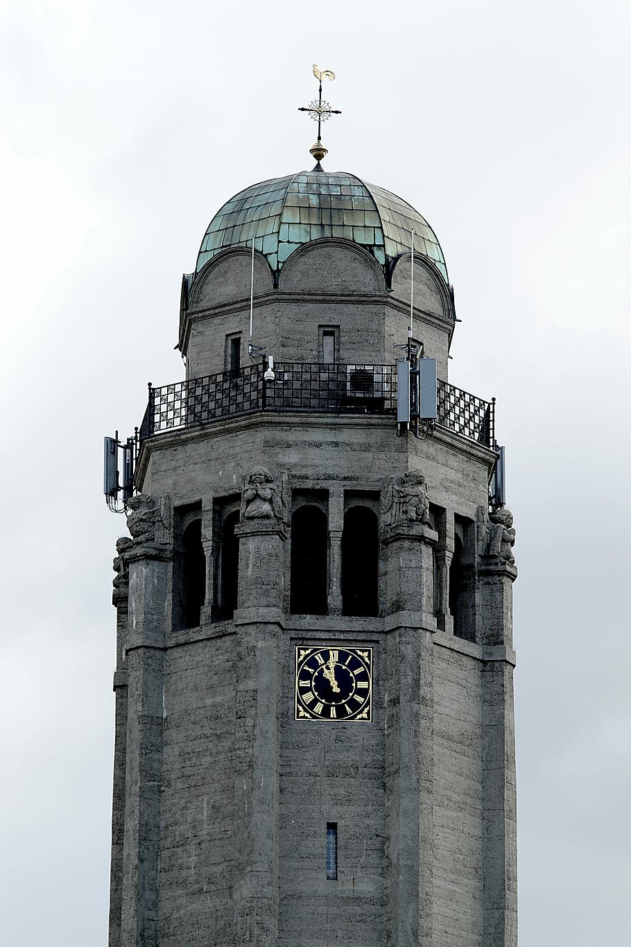 Башня с крестом