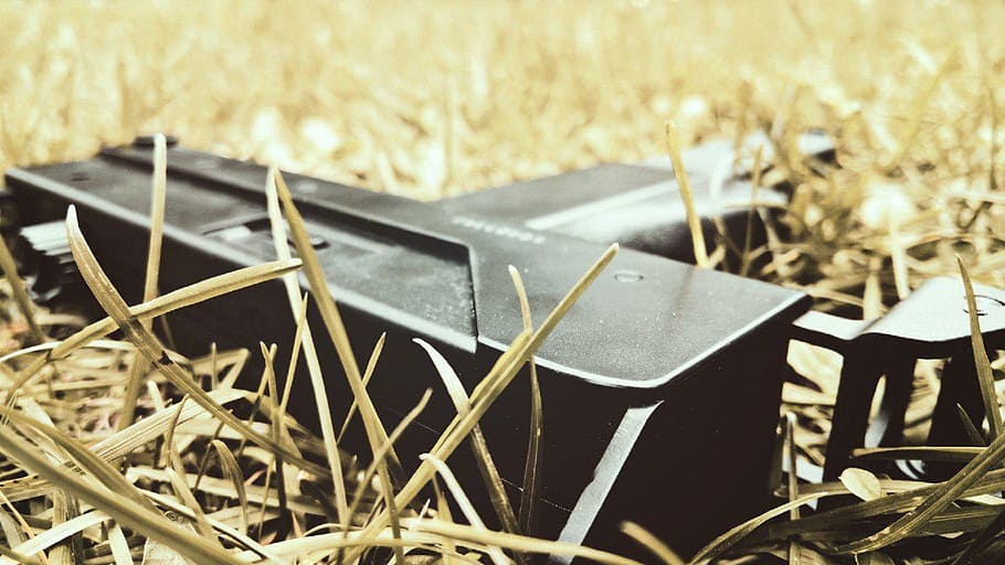grass, yellow, nature, weapon, mac, close, grasses, garden HD wallpaper
