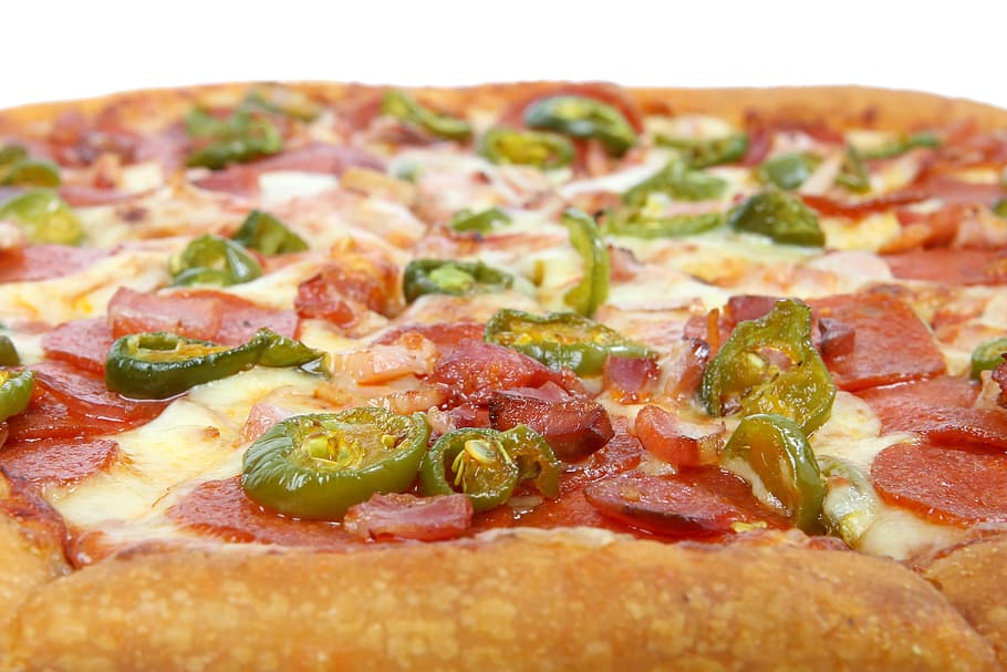 selective focus of pizza with pepperoni, american, bacon, bread HD wallpaper