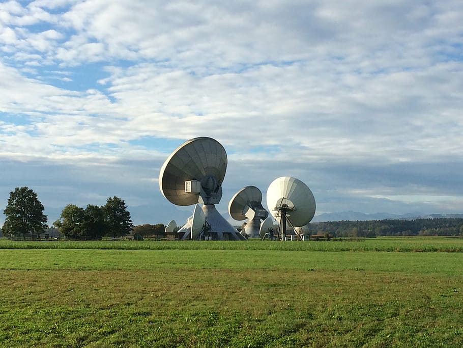 satellite dish, radar dish, telescope, parabolic mirrors, transmitter