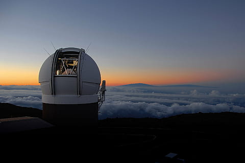 white and black machine near white clouds photo, observatory HD wallpaper