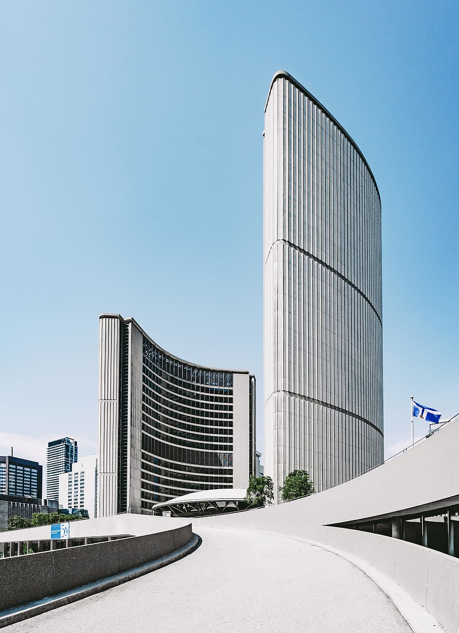 concrete building under clear sky during daytime, Up to the Rooftop HD wallpaper