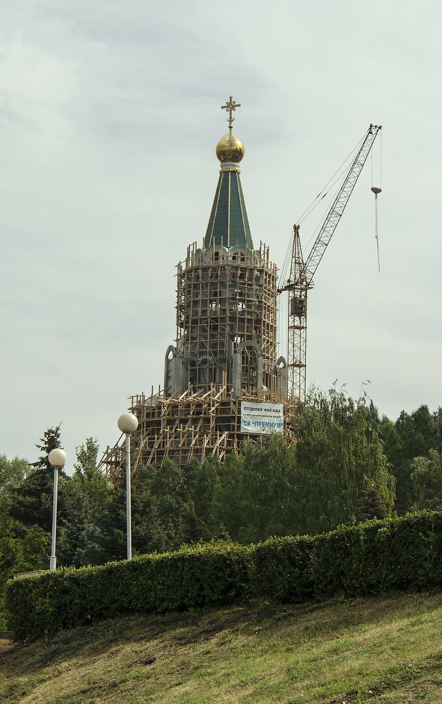 construction, temple, scaffold, crane, building, city, sky HD wallpaper