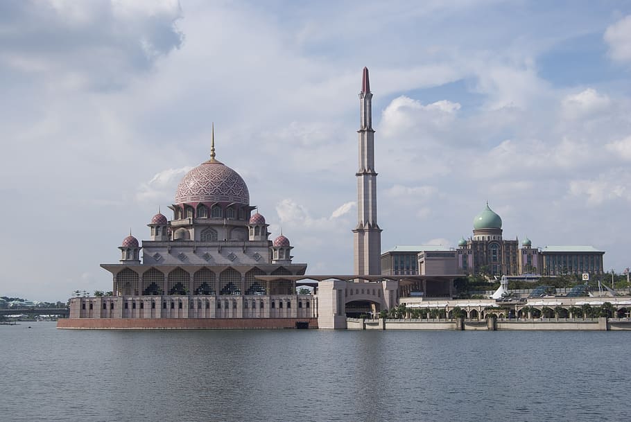 gray and brown dome building near body of water, mosque, putra, HD wallpaper