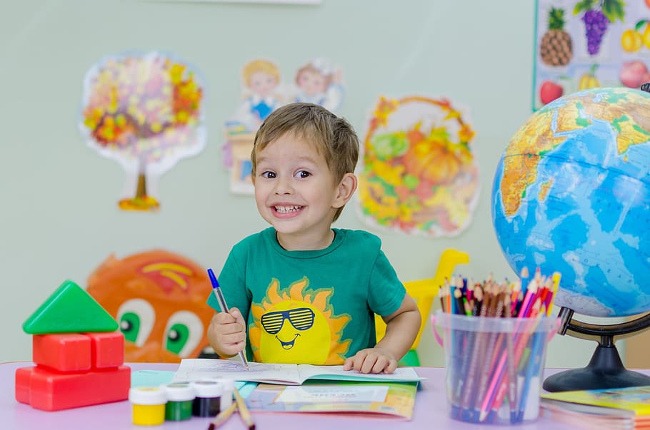 toddler's green crew-neck shirt, kids, school, emotions, globe, HD wallpaper