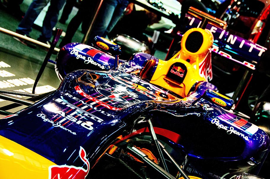 closeup photography of blue and yellow Red Bull formula 1 race car, HD wallpaper