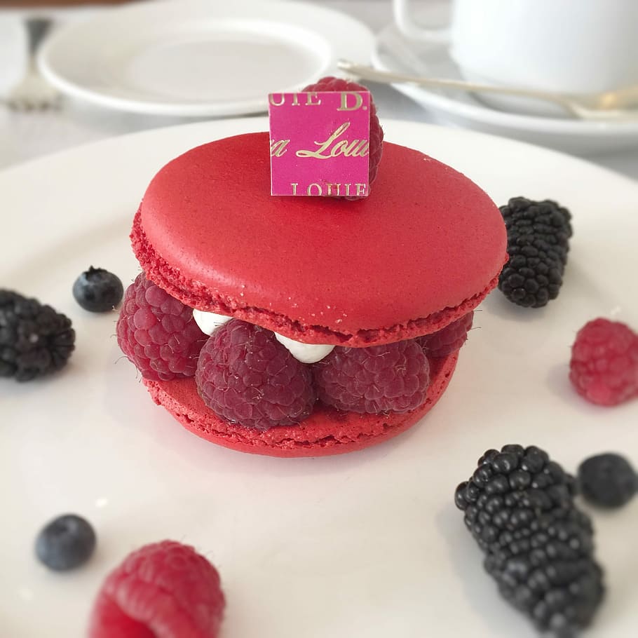 Macaroons, Suites, Dessert, red, sweet food, food and drink HD wallpaper