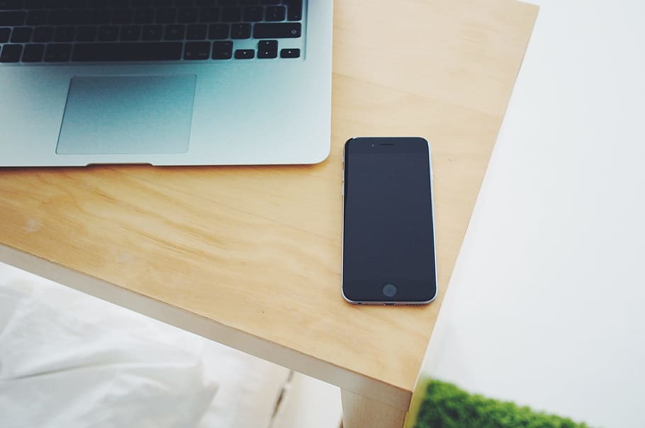 apple, iphone, smartphone, desk, computer, laptop, macbook, technology HD wallpaper