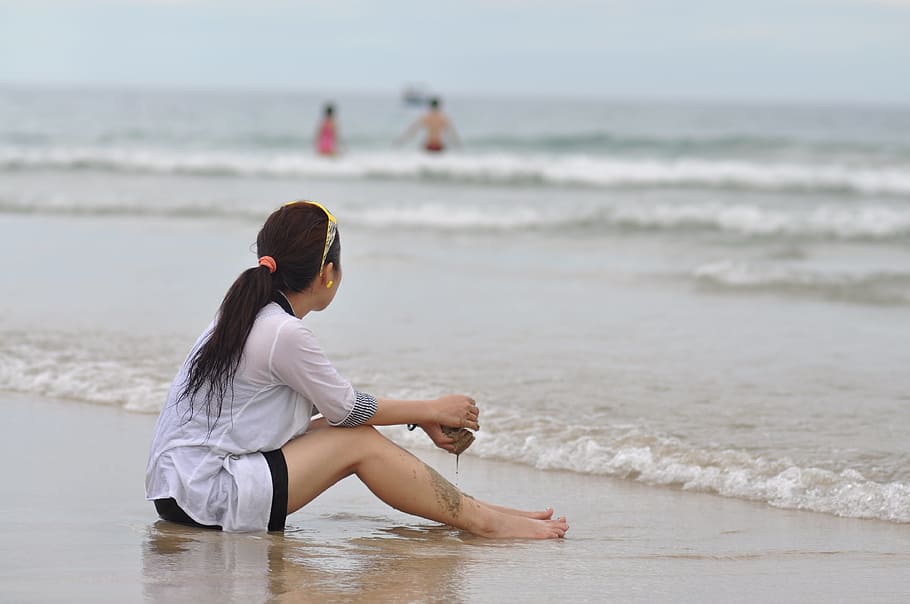 woman wearing white shirt sitting on seashore, girl, beach, sad, HD wallpaper