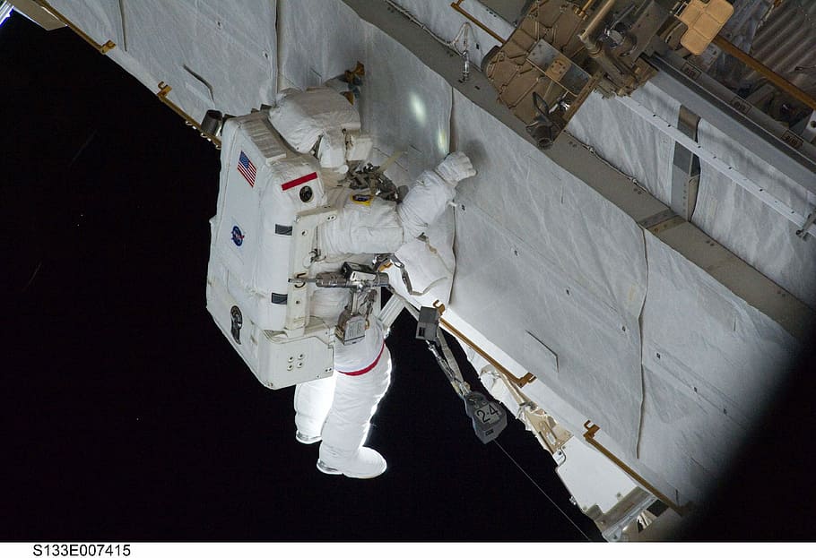 Astronaut, Spacewalk, Iss, Tools, Suit, pack, tether, floating, HD wallpaper