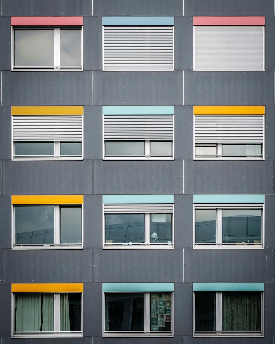 photo of gray concrete building with clear glass windows during daytime, gray window panel HD wallpaper