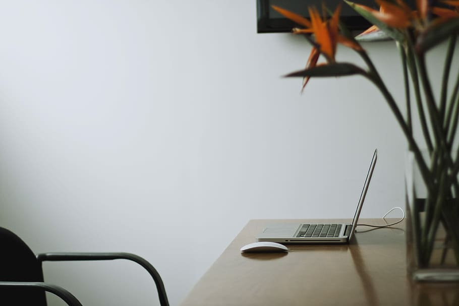 silver laptop computer on top of desk, black and silver laptop computer with cordless mouse on office desk HD wallpaper