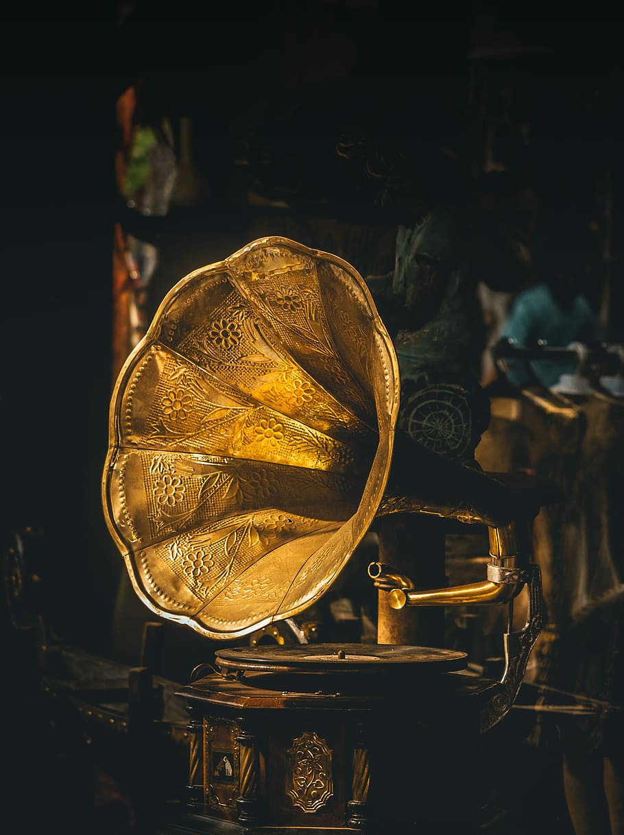 closeup photo of gramophone, brown gramophone, copper, sunlight HD wallpaper