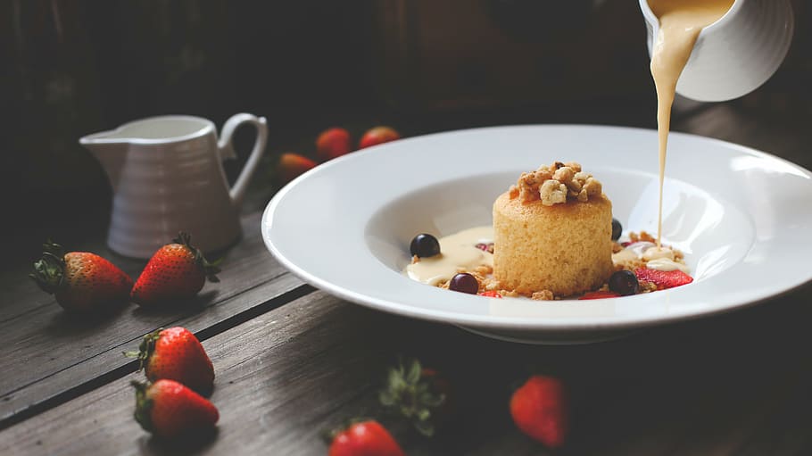 selective focus photography of plate with pastry, dessert, food HD wallpaper