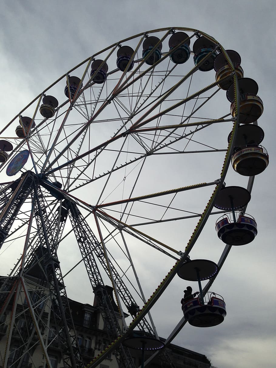 amusement park wheel, dramatic, overcast, amusement park ride HD wallpaper
