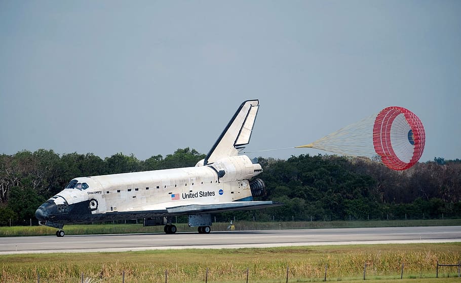white airplane on ground, space shuttle, discovery, landing, drag chute