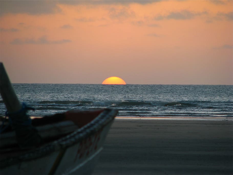 sunset over the horizon, photography, gray, boat, seashore HD wallpaper
