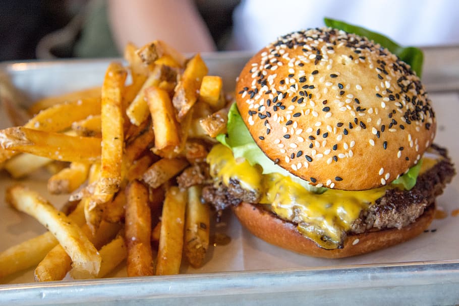 Cheeseburger and fries, food/Drink, hamburger, french Fries, beef, HD wallpaper