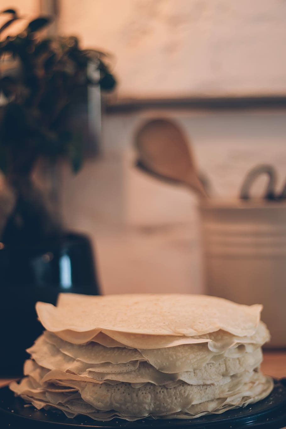 white pita bread on black frame, pita breads, pancake, crepes, HD wallpaper