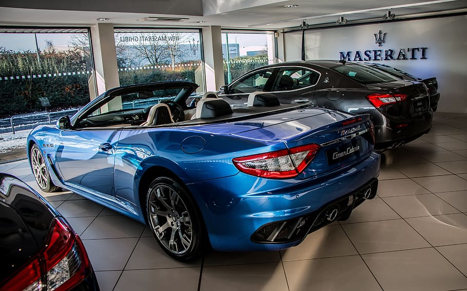 blue Maserati convertible coupe parked inside building, maserati granturismo, HD wallpaper