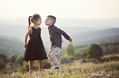 boy about to kiss girl on lawn field, aron, arsa, model, little HD wallpaper