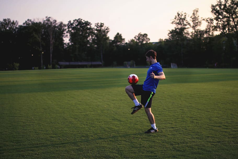 man juggling ball on grass field, man playing soccer on field, HD wallpaper
