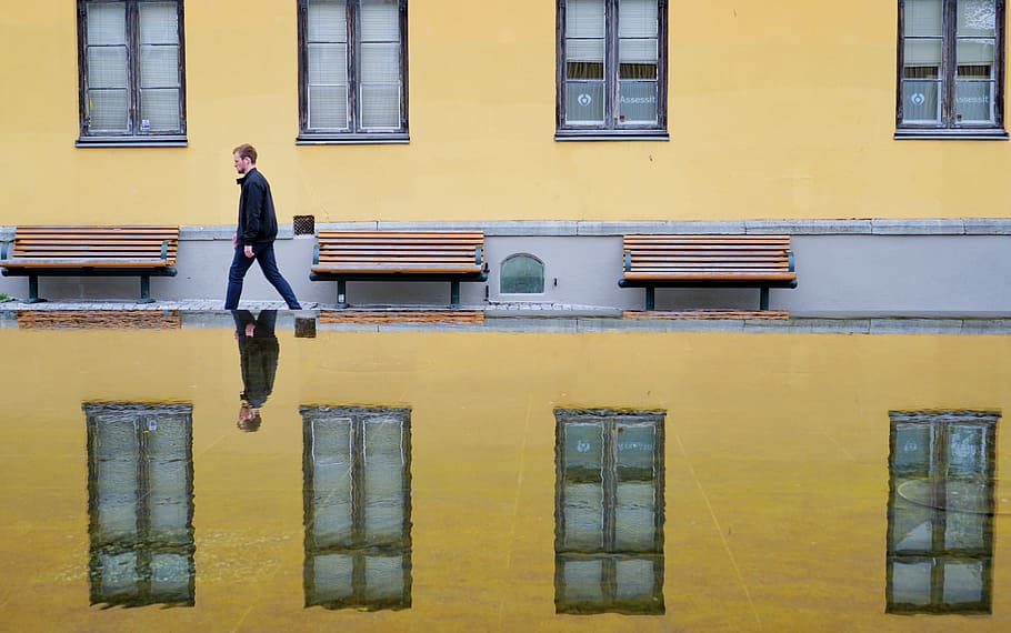 mirror photography of man waking on street, man walking sidewalk HD wallpaper
