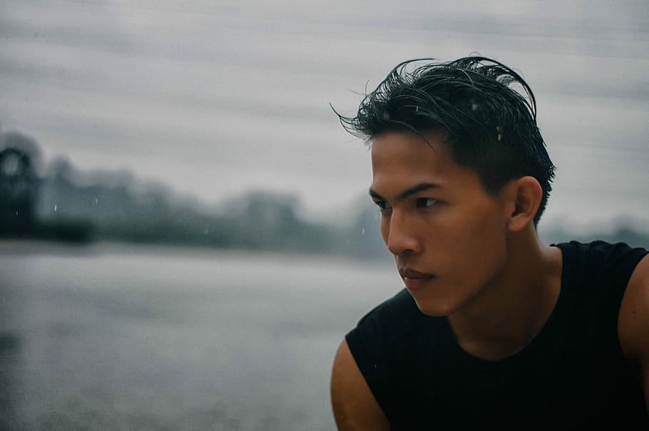 man in black tank top, shallow focus of man outdoors, portrait HD wallpaper