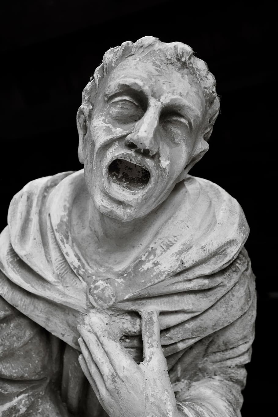 stone statue of screaming man, cry, fear, despair, pain, human
