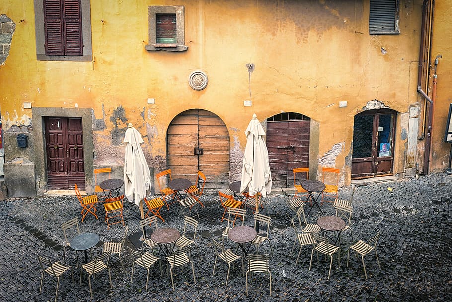 Gray Metal Slotted Chair, architecture, building, chairs, cobblestones HD wallpaper