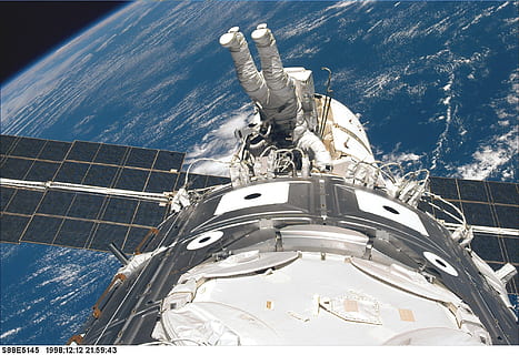 Astronaut, Spacewalk, Space Shuttle, tools, suit, pack, tether HD wallpaper