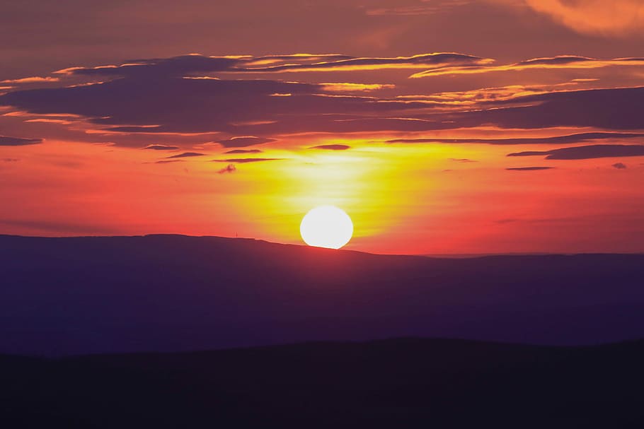 silhouette of mountain under golden hour, photography of sunset HD wallpaper