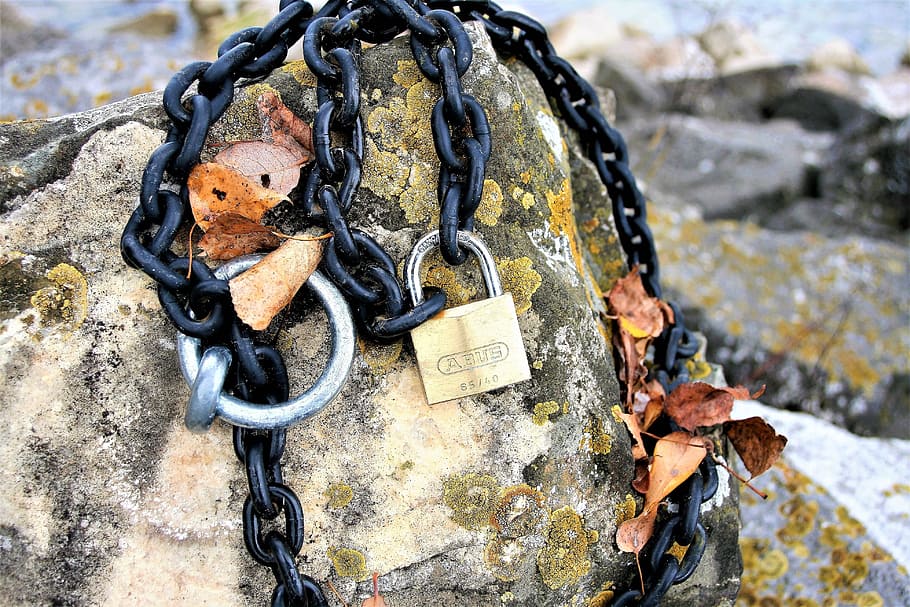 chain, closed, by wlodek, moss, rock, www, metallic, old, the stones HD wallpaper