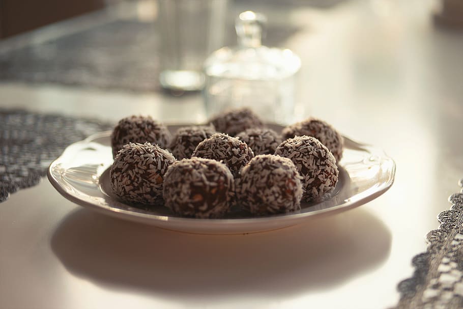 chocolate, table, balls, plate, food, gourmet, food and drink HD wallpaper