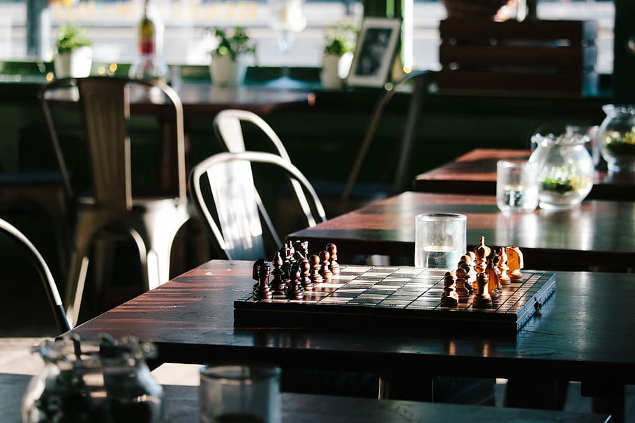 brown and black chess board on brown wooden table, arranged chess piece and board, HD wallpaper