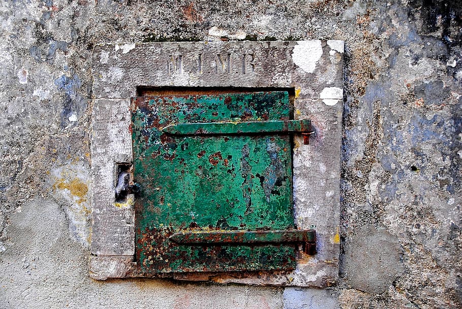 green metal frame, window, shutter, locked, closed, hauswand HD wallpaper