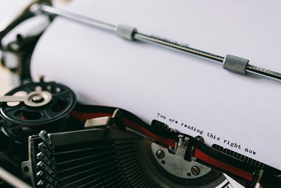 Closeup view of typing quotes on the old typewriter, vintage, HD wallpaper
