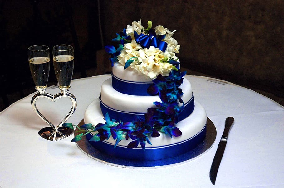 round white 3-layer fondant cake on white table, wedding cake