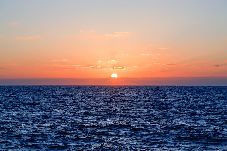 body of water during sunset, horizon, dusk, sky, landscape HD wallpaper