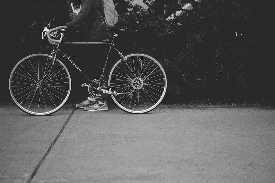 grayscale photo of person holding a bicycle, grayscale photo of person holding road bicycle, HD wallpaper