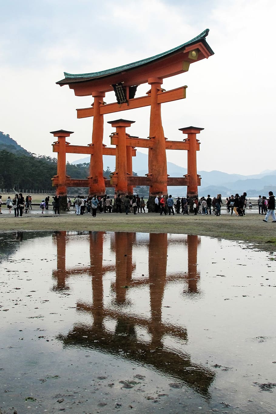 HD wallpaper: 巖 Island, Shrine, itsukushima shinto shrine, floating torii |  Wallpaper Flare