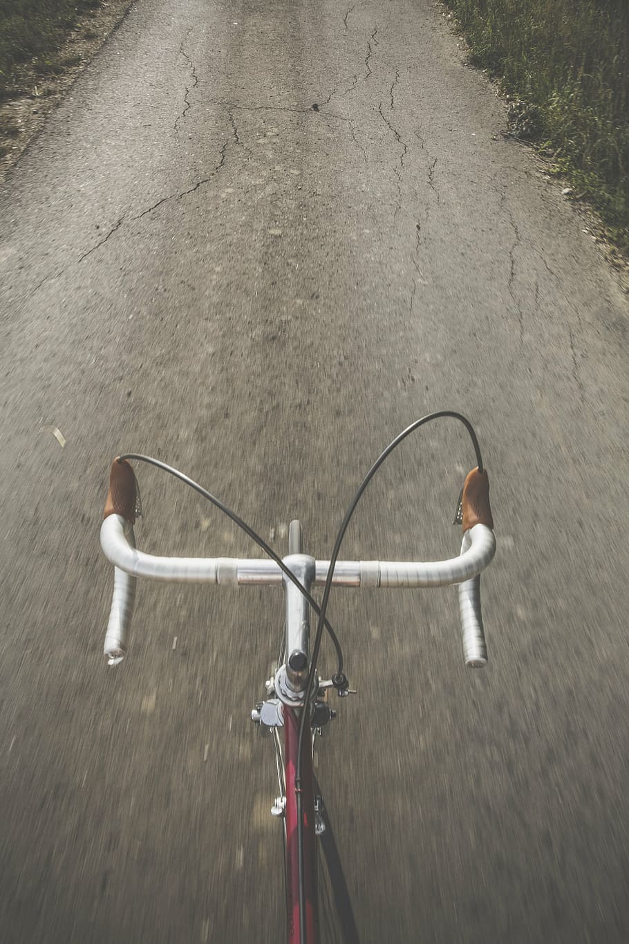 gray and red road bicycle on black asphalt road, bike, chrome, HD wallpaper