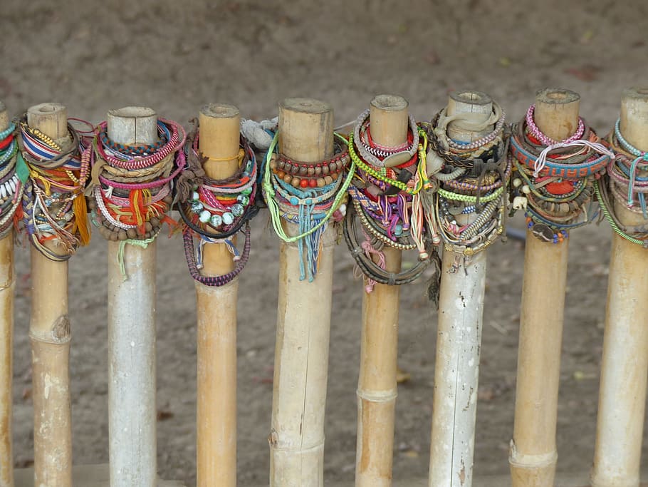 killing fields, choeung ek, prayer chains, close-up, side by side HD wallpaper