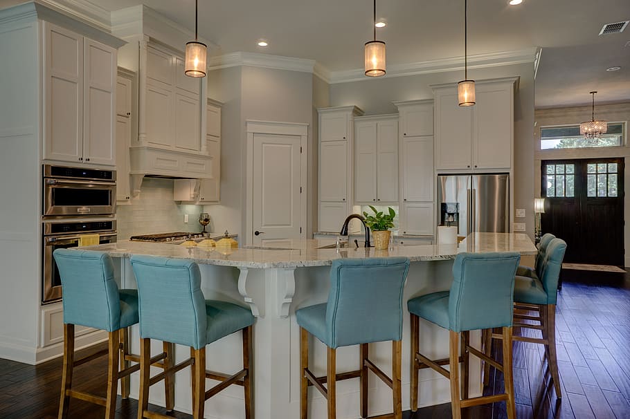 white sectional bar counter with bar chairs in kitchen, interior HD wallpaper
