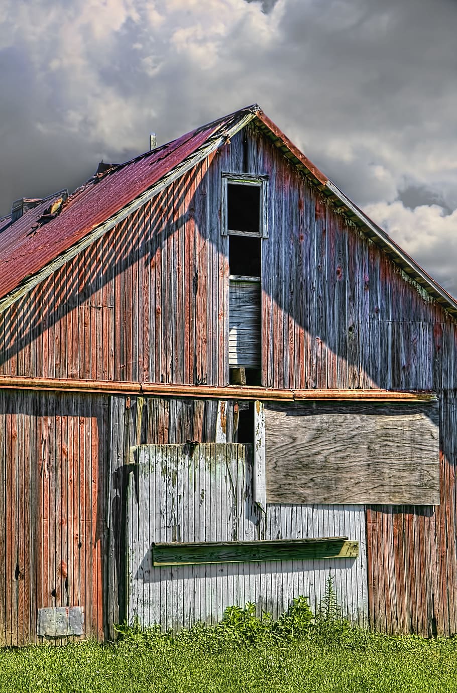 Rustic Barn With Fall Backgrounds