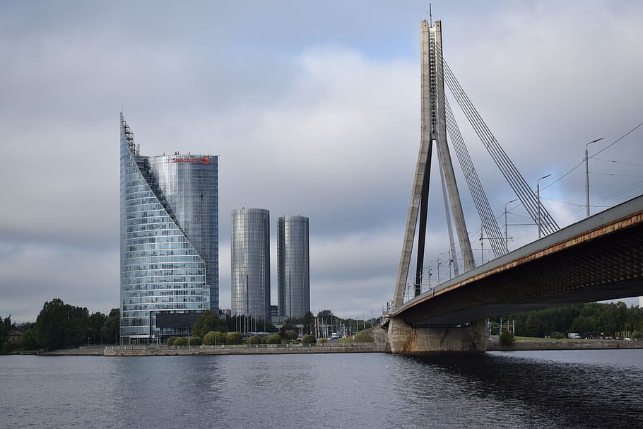 bridge, skyscraper, city, architecture, urban, travel, traffic HD wallpaper