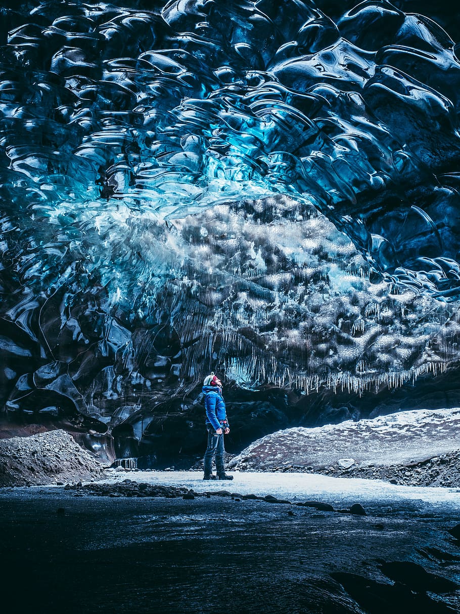 man standing looking up, person and abstract artwork, ice, light HD wallpaper
